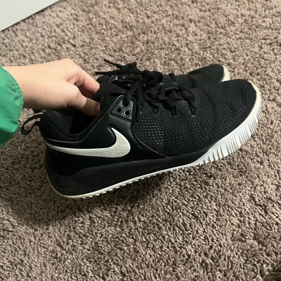 Nike Women’s Zoom Hyperace 2 Shoe Black and White - Picture 1 of 4